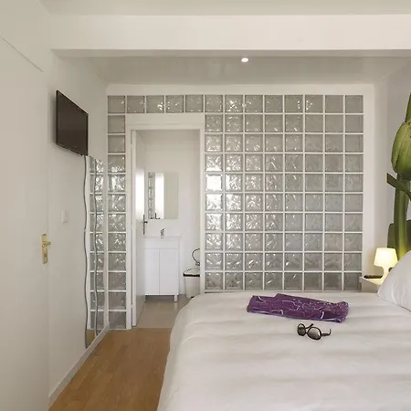 Cool And Sea Beach House 3* 오바