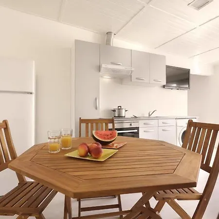 Cool And Sea Beach House 게스트하우스 3*